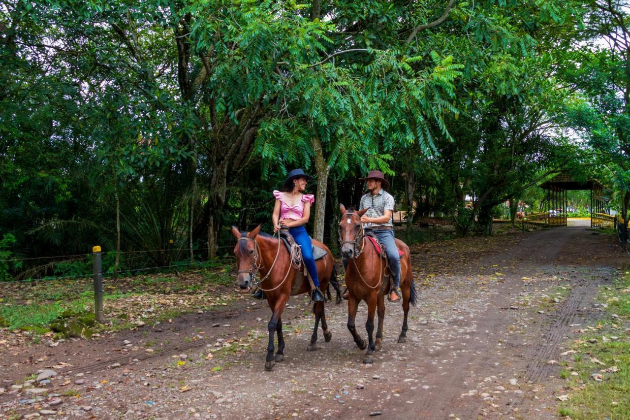 Hotel Campestre La Potra Apiay ภายนอก รูปภาพ