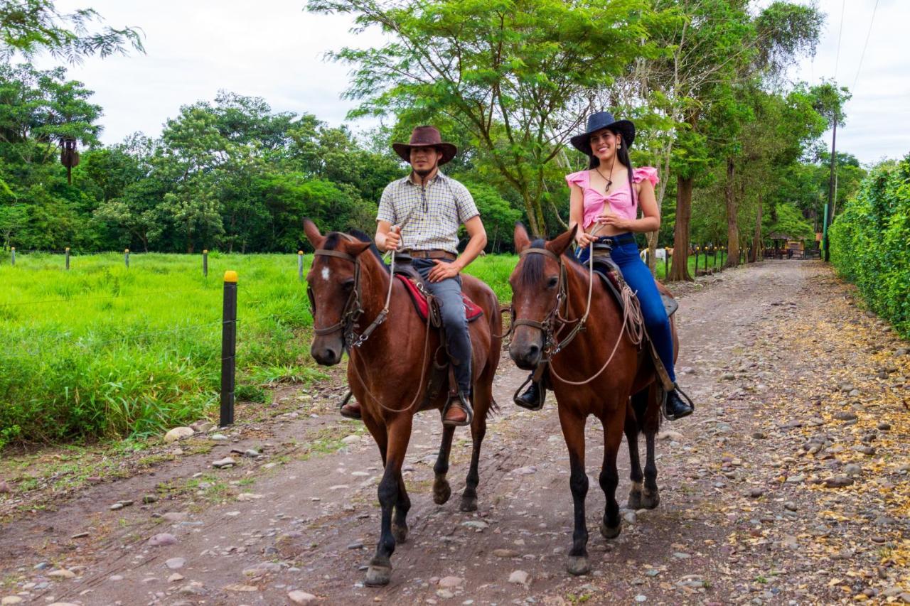 Hotel Campestre La Potra Apiay ภายนอก รูปภาพ