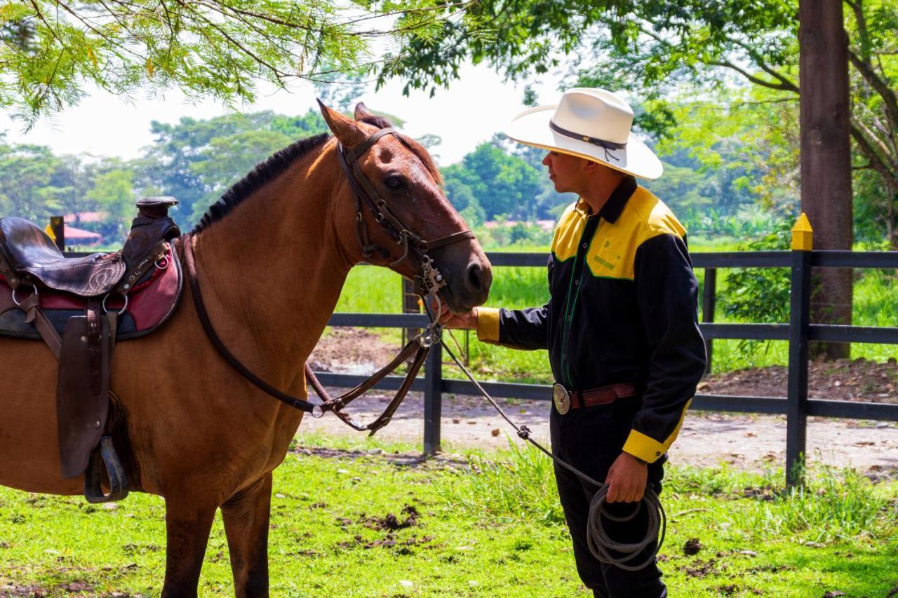 Hotel Campestre La Potra Apiay ภายนอก รูปภาพ