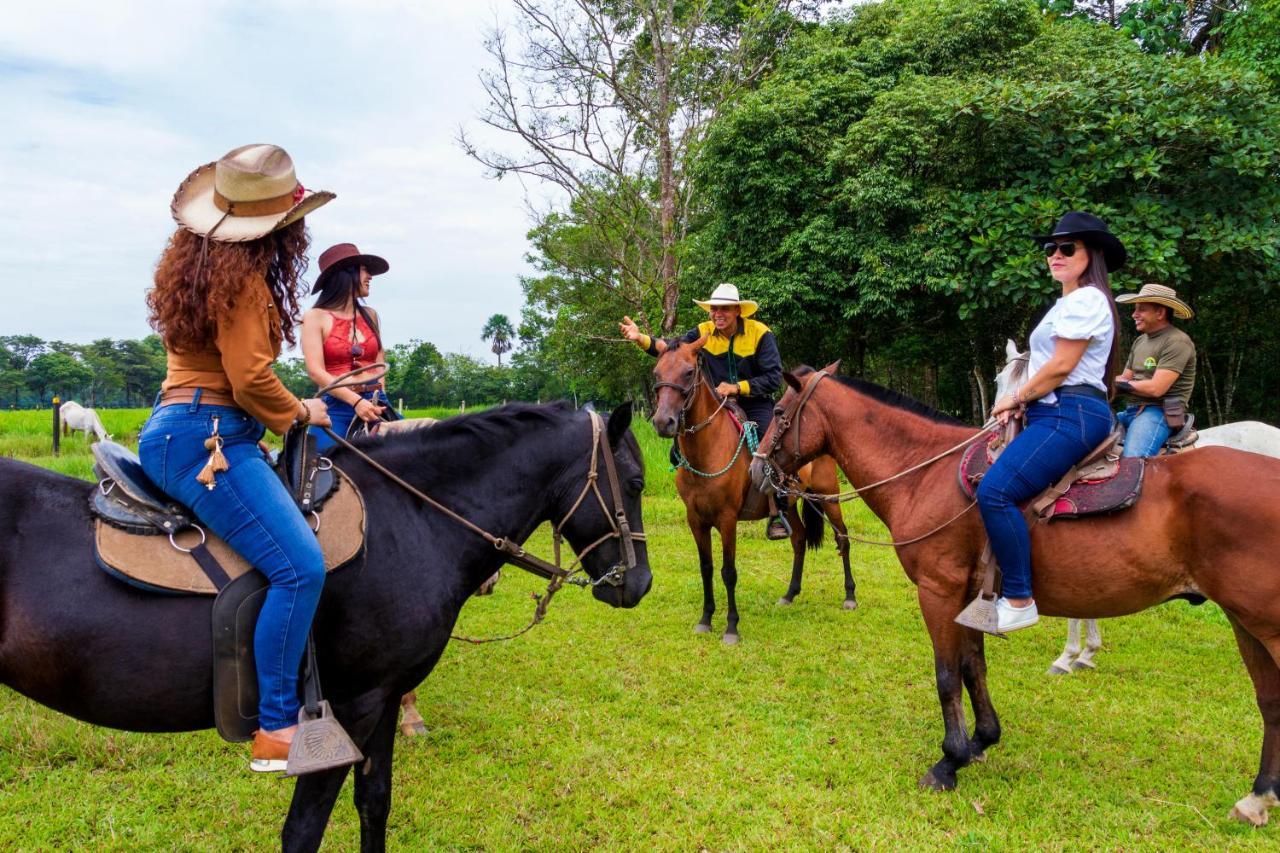 Hotel Campestre La Potra Apiay ภายนอก รูปภาพ